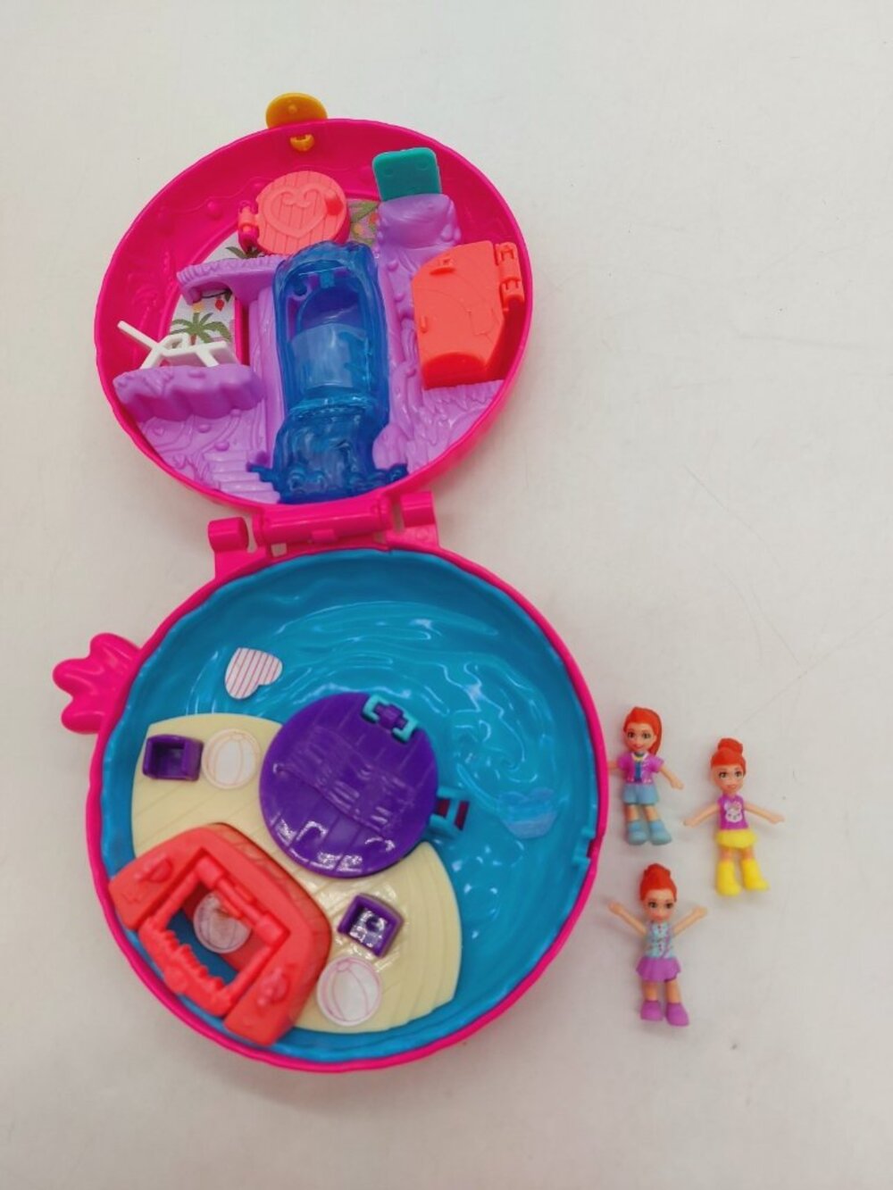 Mattel Polly Pocket Dollhouse Flamingo Swimming Pool Compact 3 Dolls